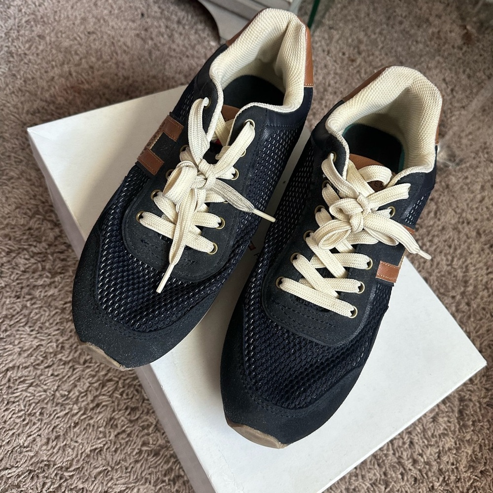 Tommy Hilfiger shoes - Picture 2 of 6